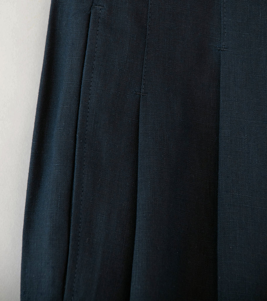 MARGARET HOWELL PLAIN LINEN PJ F 麻100 25 Margaret Howell 'Stitch Pleat Trousers' (Ink Dry Linen Plainweave