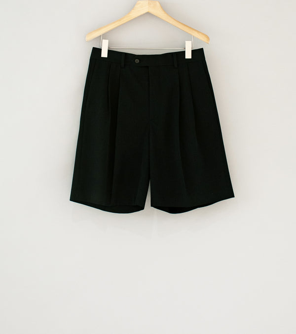 Auralee 'Light Wool Max Gaberdine Shorts' (Top Black)