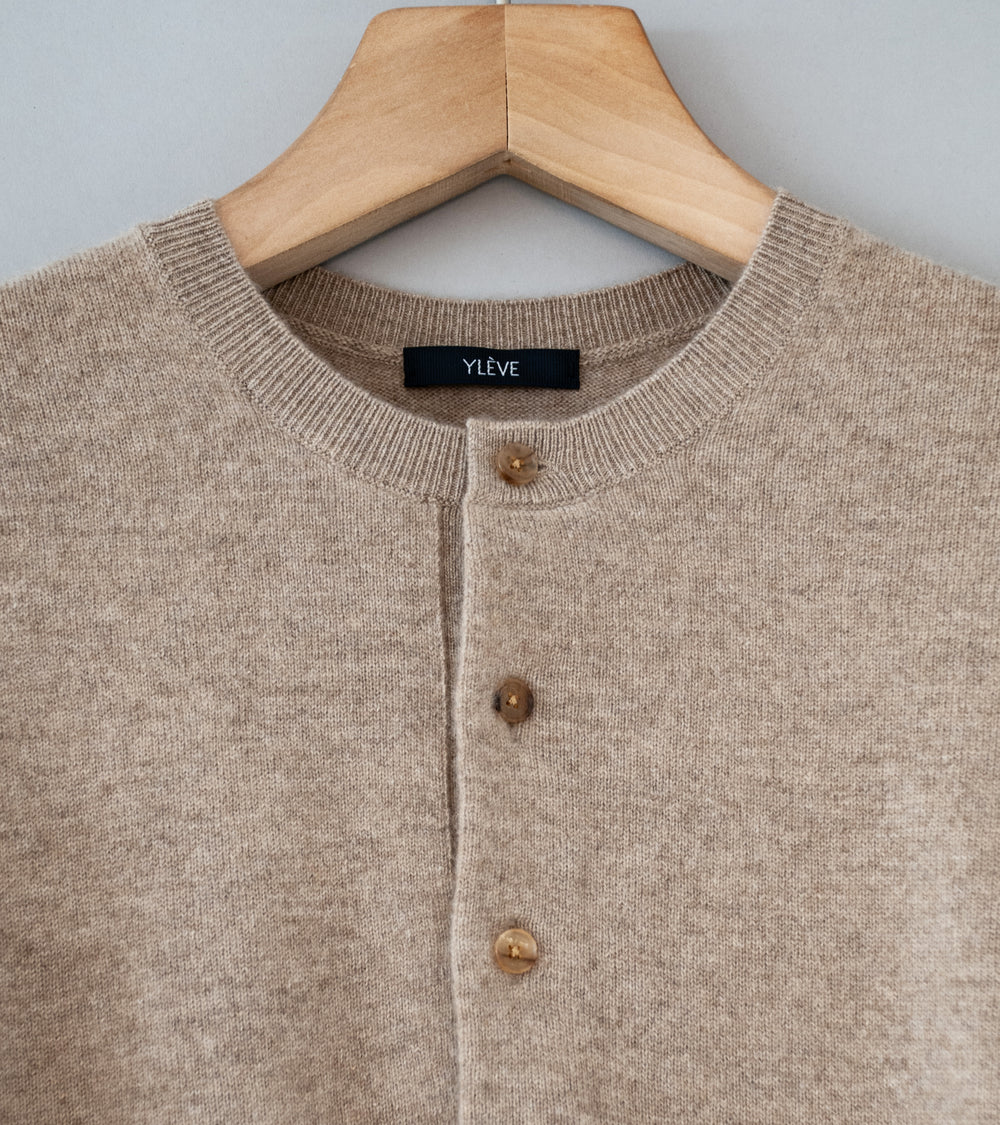 YLÈVE 'Cashmere Knit Henley Pullover' (Beige)