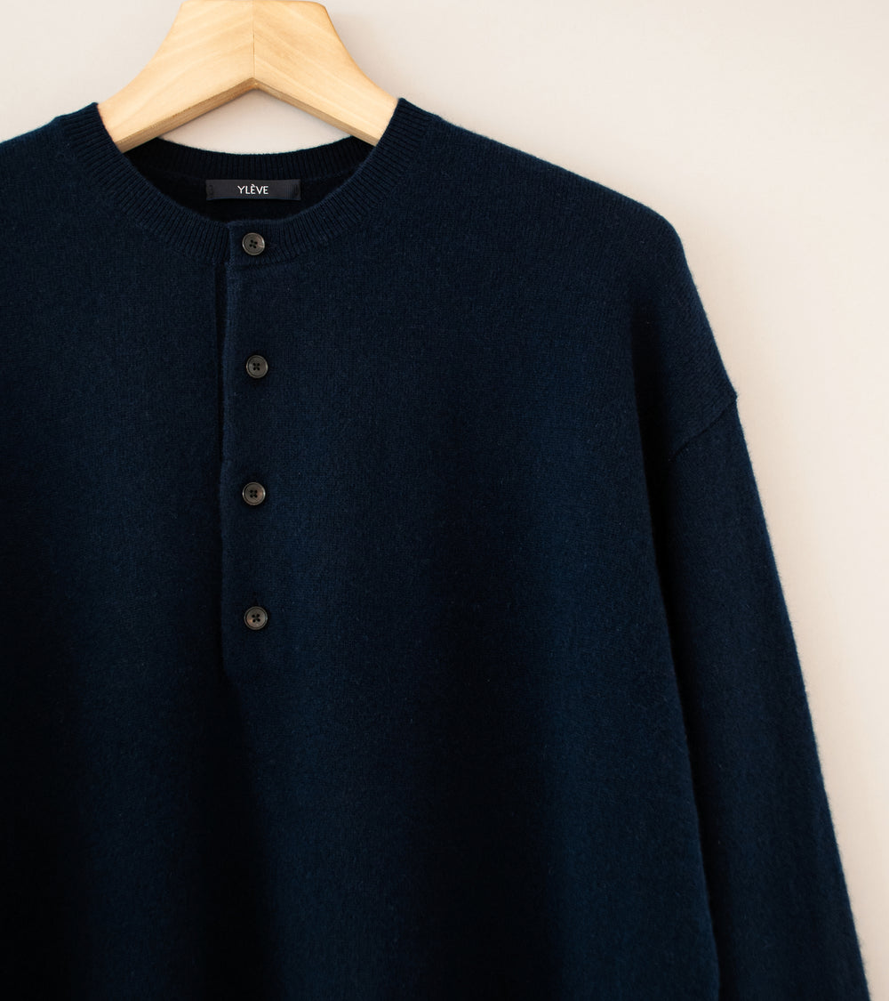 YLÈVE 'Cashmere Knit Henley Pullover' (Navy)