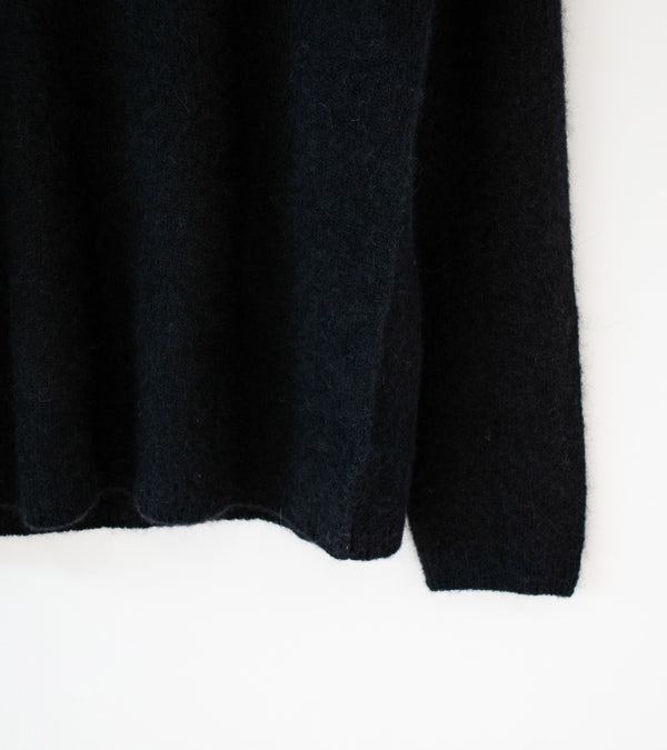 YLÈVE 'Fairy Alpaca Knit P/O' (Black)