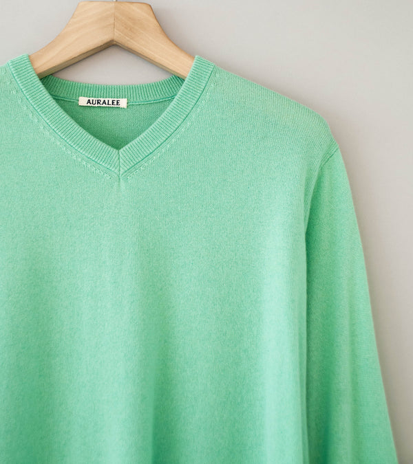 Auralee 'Super Fine Cashmere Silk Knit V-Neck P/O' (Mint Green)