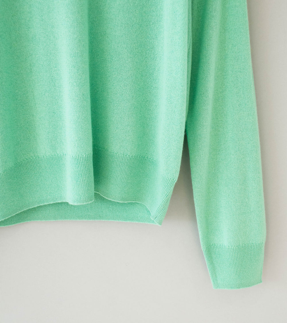 Auralee 'Super Fine Cashmere Silk Knit V-Neck P/O' (Mint Green)