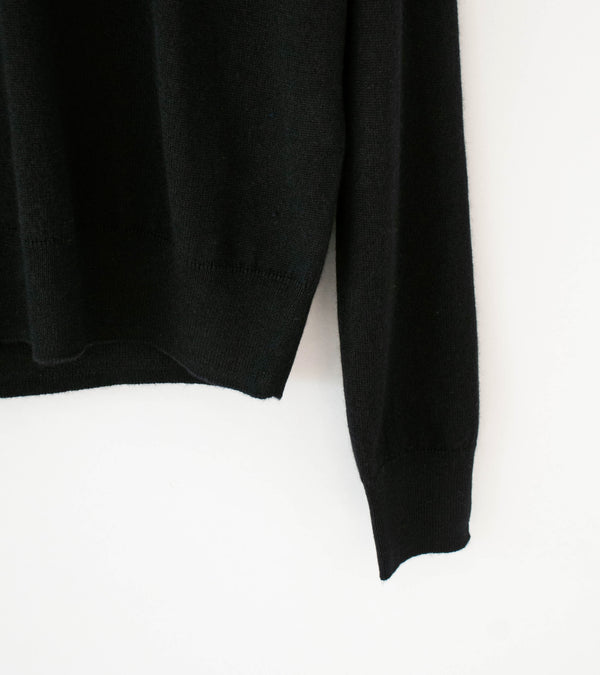 Auralee 'Super Fine Cashmere Silk Knit V-Neck P/O' (Black)