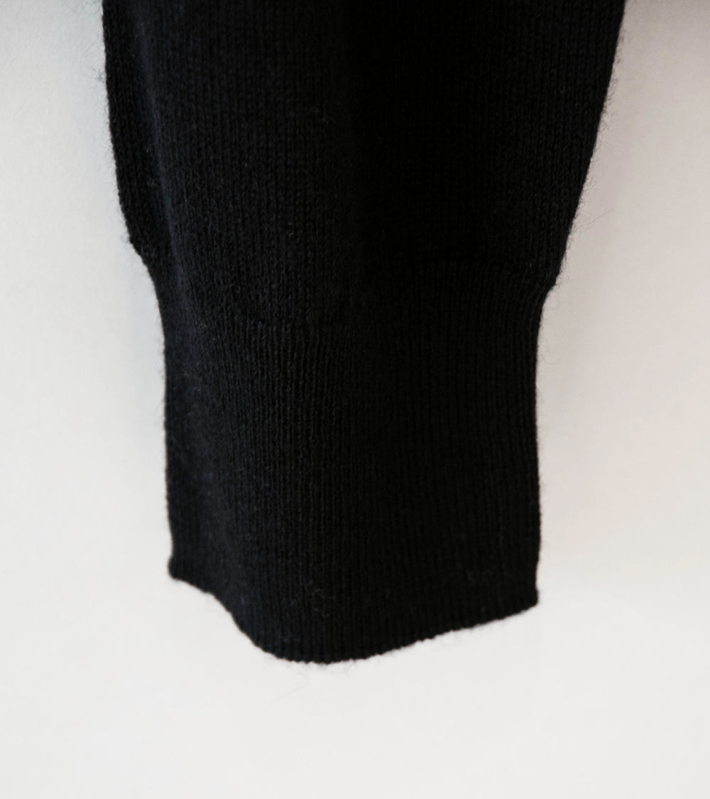 Auralee 'Super Fine Cashmere Silk Knit V-Neck P/O' (Black)