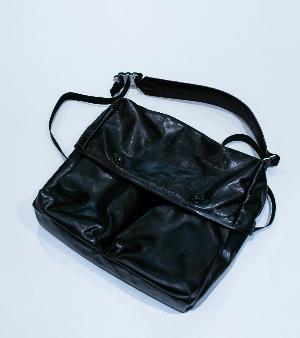 MAN-TLE 'R20 G4 Mini Messenger' (Black Hide)