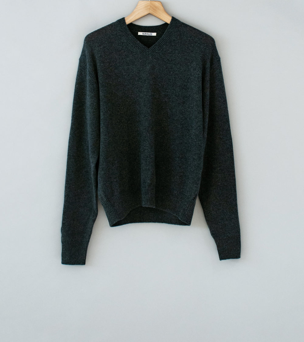 Auralee 'Light Cashmere Knit V-Neck P/)' (Charcoal)