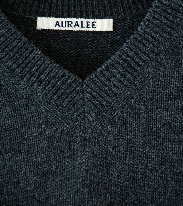 Auralee 'Light Cashmere Knit V-Neck P/)' (Charcoal)