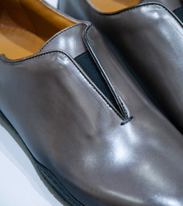 DERRICK 'Oxford Runner' (Taupe Hand Burnished Calf Leather)