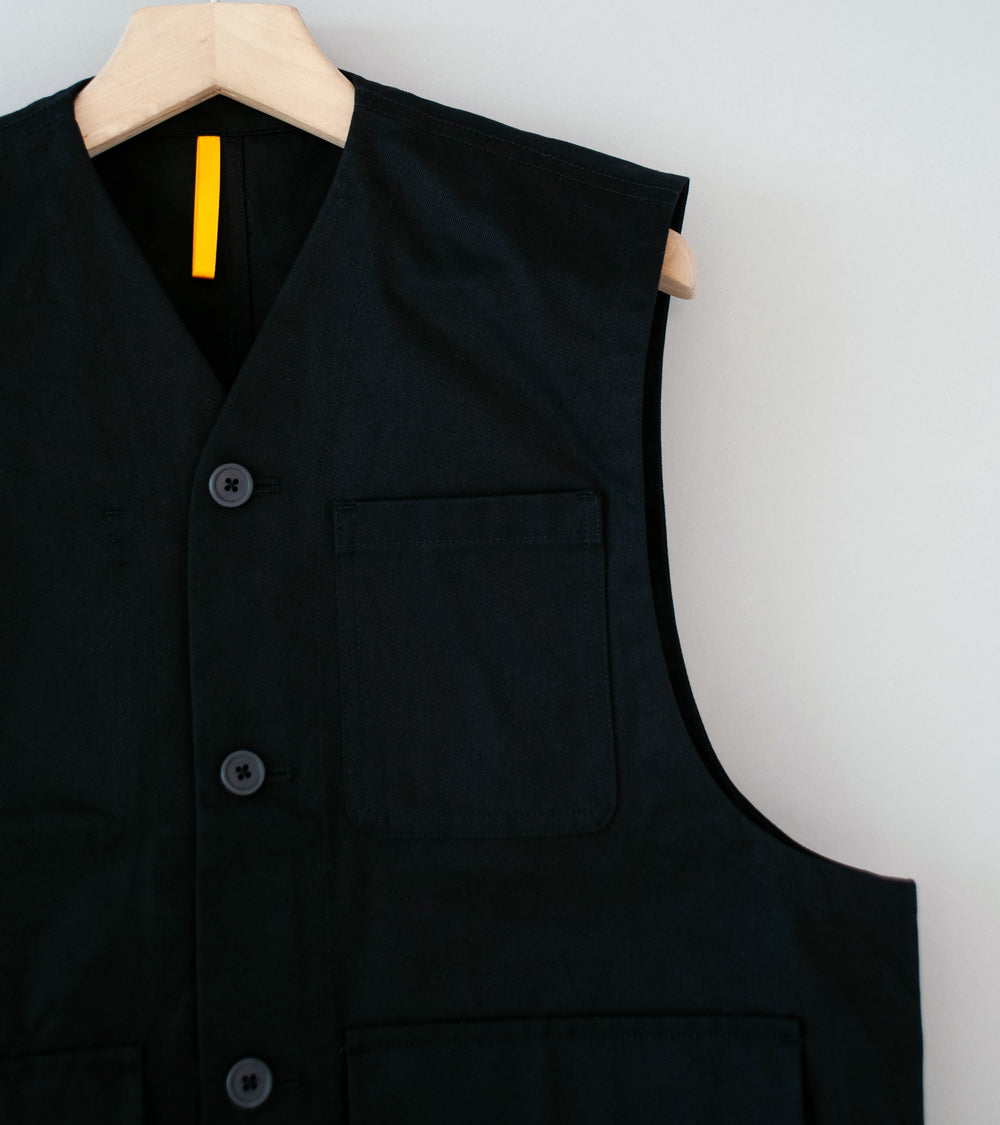 MAN-TLE 'R20 J5 Jebok Vest' (Black Work)
