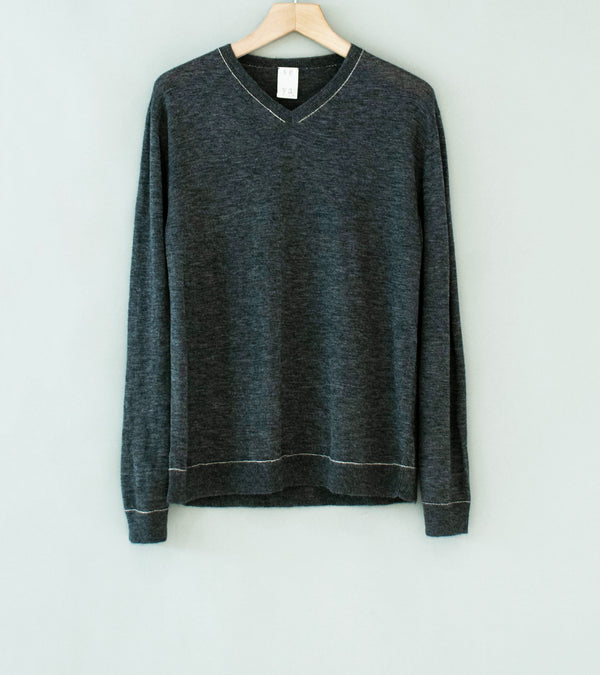 Seya 'Stitched V Neck' (Natural Grey Breeze Yak)