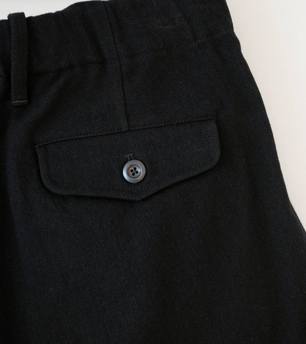 Conkers 'Rambler Short' (Black Cotton Flax Twill)
