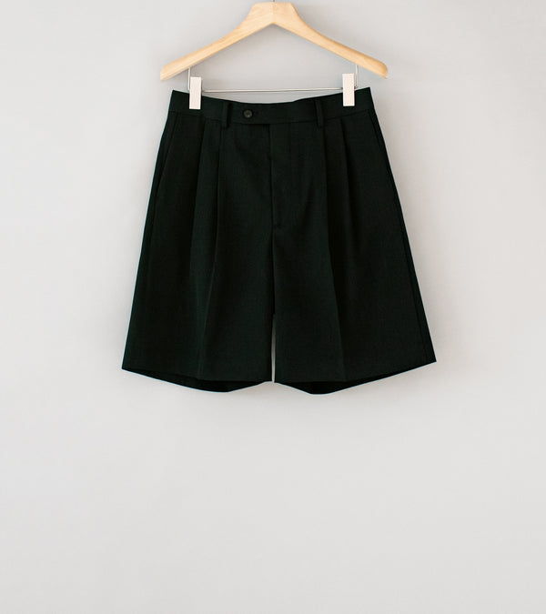 Auralee 'Light Wool Max Gabardine Shorts' (Top Black)