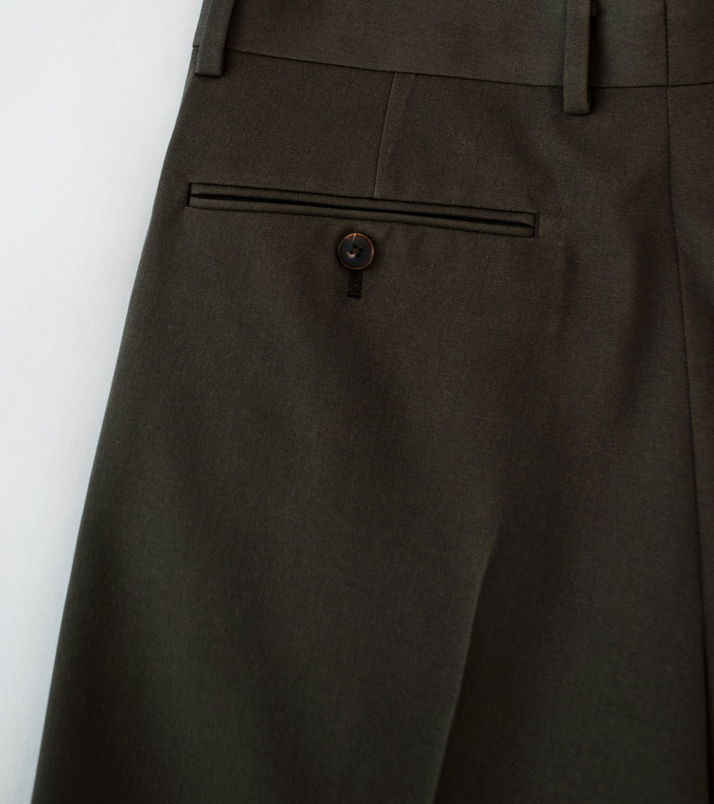 Auralee 'Light Wool Max Gabardine Shorts' (Dark Brown)