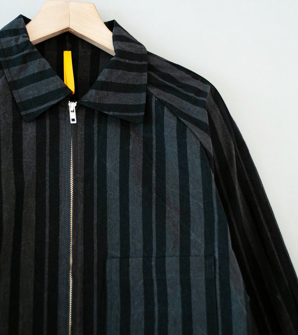 MAN-TLE 'R21 S0 Column Shirt' (Grey Theatre Wax)