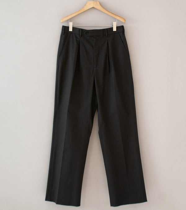Gajiroc 'Inverted Box Pleated Chino Pants' (Graphite)