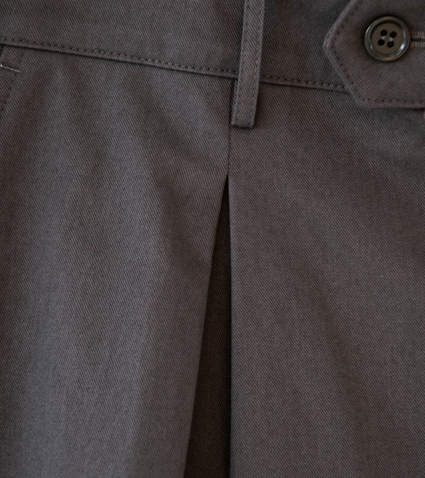 Gajiroc 'Inverted Box Pleated Chino Pants' (Graphite)