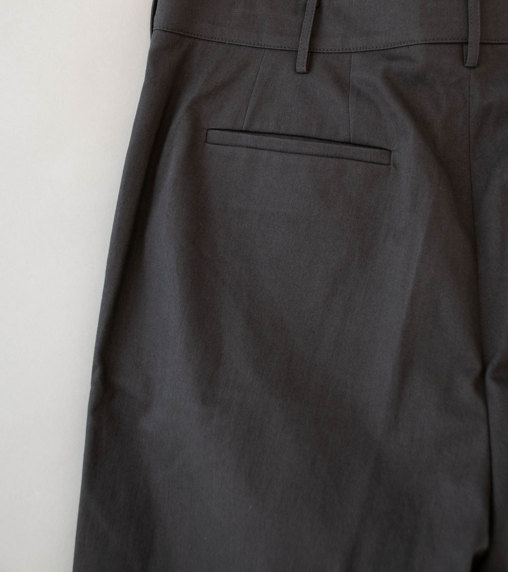 Gajiroc 'Inverted Box Pleated Chino Pants' (Graphite)