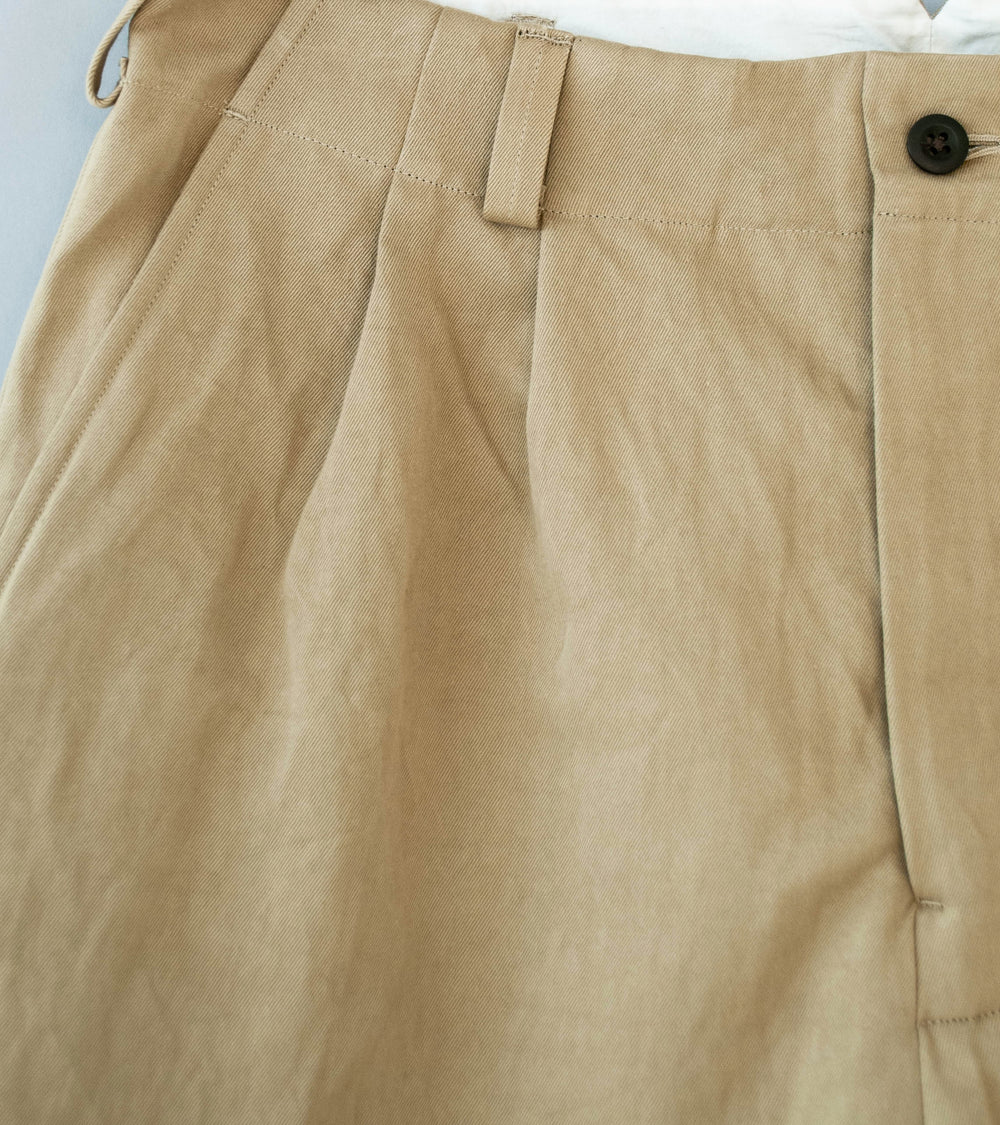 Evan Kinori 'Two Pleat Short' (Khaki Natural Gallnut Dye Cotton Washi Twill)
