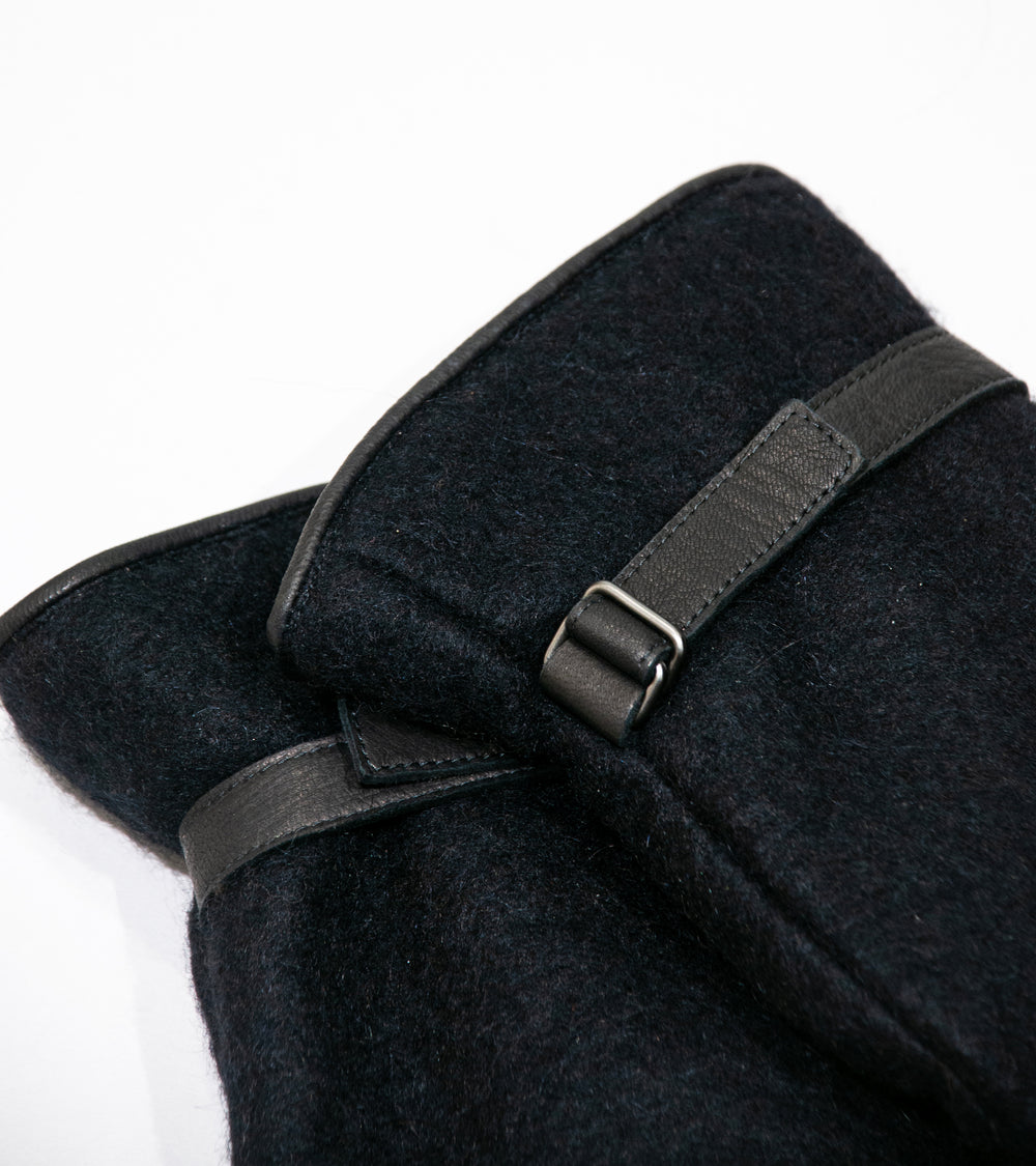 Auralee 'Brushed Alpaca Wool Melton Gloves' (Black)