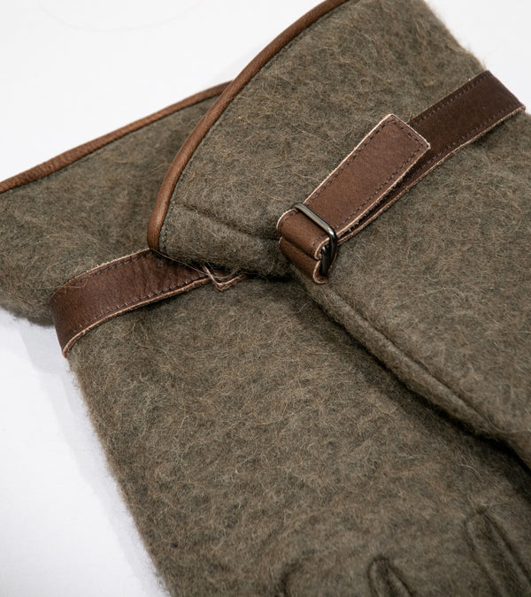 Auralee 'Brushed Alpaca Wool Melton Gloves' (Dark Olive) – C'H'C'M
