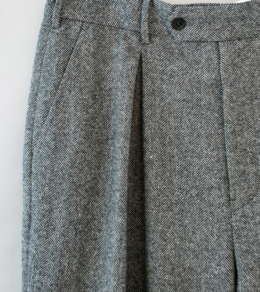 Gajiroc 'Herringbone Inverted Box Pleated Trousers' (Grey Herringbone)