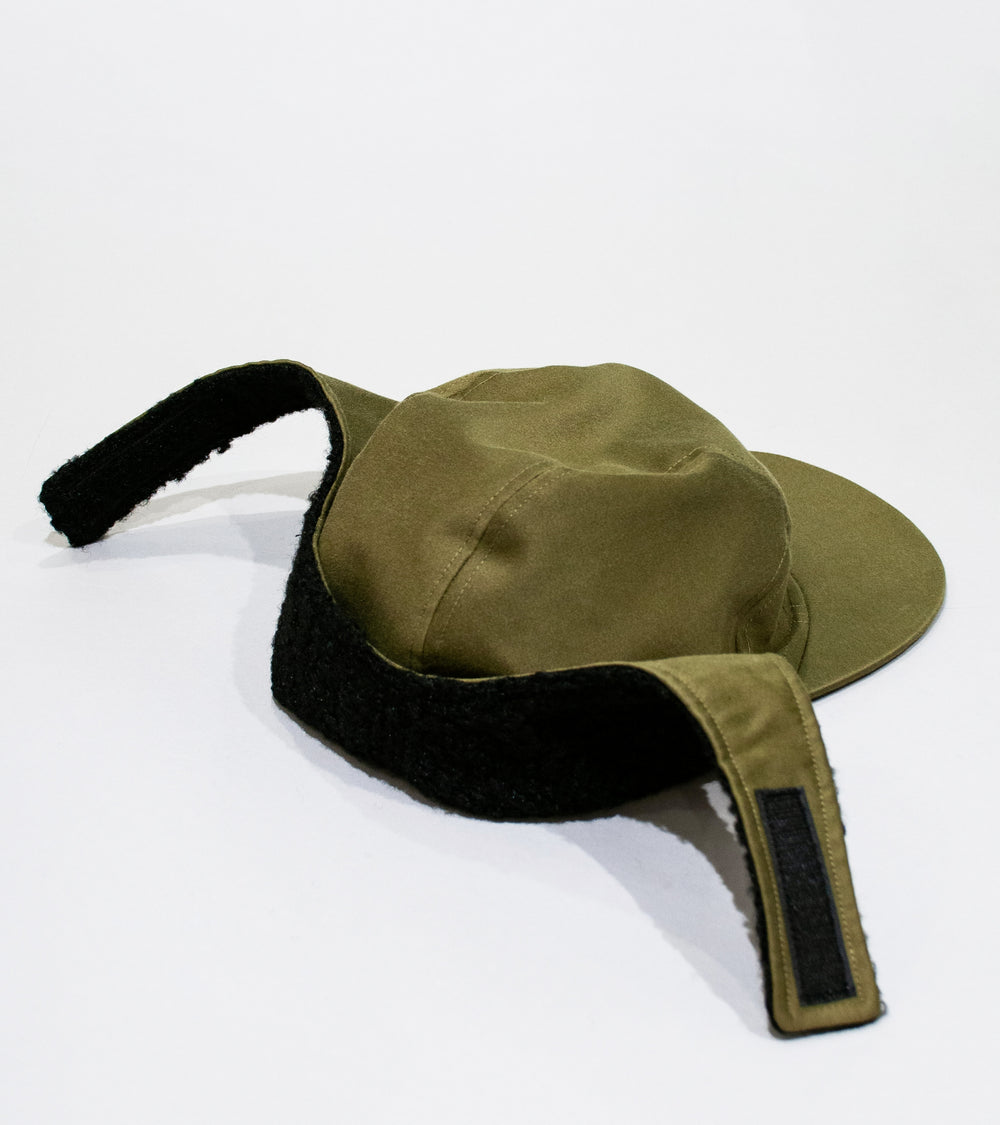 Oshin 'The Moebius Cap' (Olive Cotton Sateen)