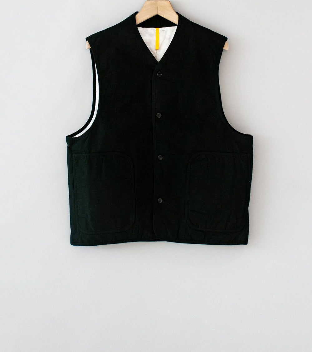 MAN-TLE 'R19 D5 Down Shield Vest' (Black Wax)