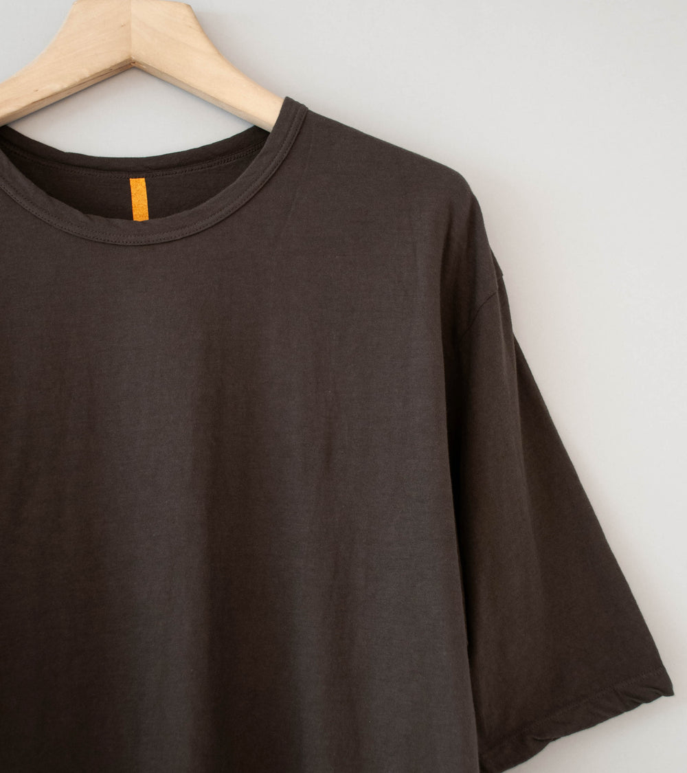 MAN-TLE 'R20 T5 S/S Binder T-Shirt' (Carbon)