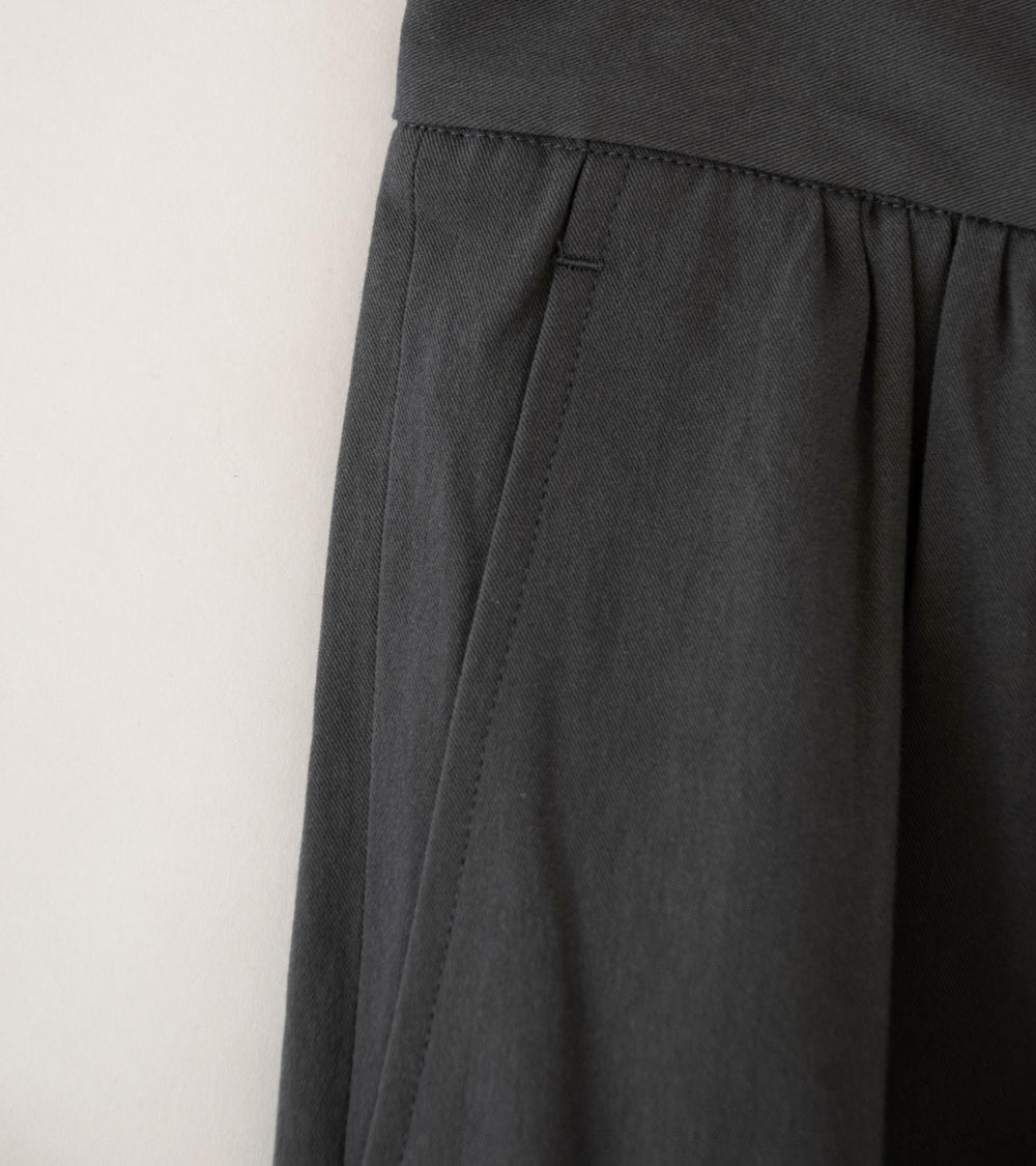 Seya 'Spring Short Pants' (Charcoal Washed Organic Cotton Twill)