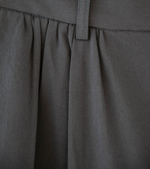 Seya 'Spring Short Pants' (Charcoal Washed Organic Cotton Twill)