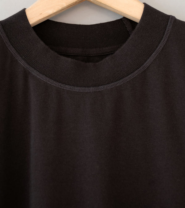 Margaret Howell 'MHL Flatlock Crew' (Mahogany Dry Cotton Jersey)