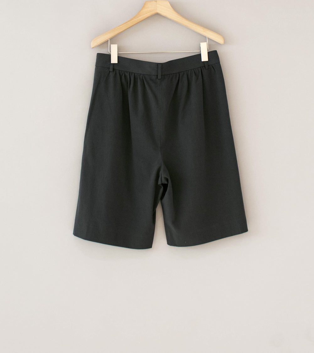 Seya 'Spring Short Pants' (Charcoal Washed Organic Cotton Twill)