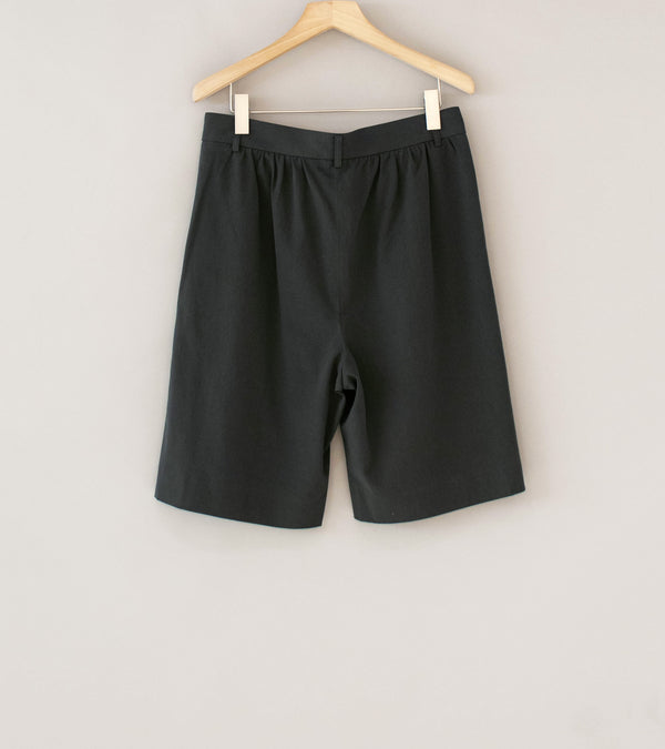 Seya 'Spring Short Pants' (Charcoal Washed Organic Cotton Twill)