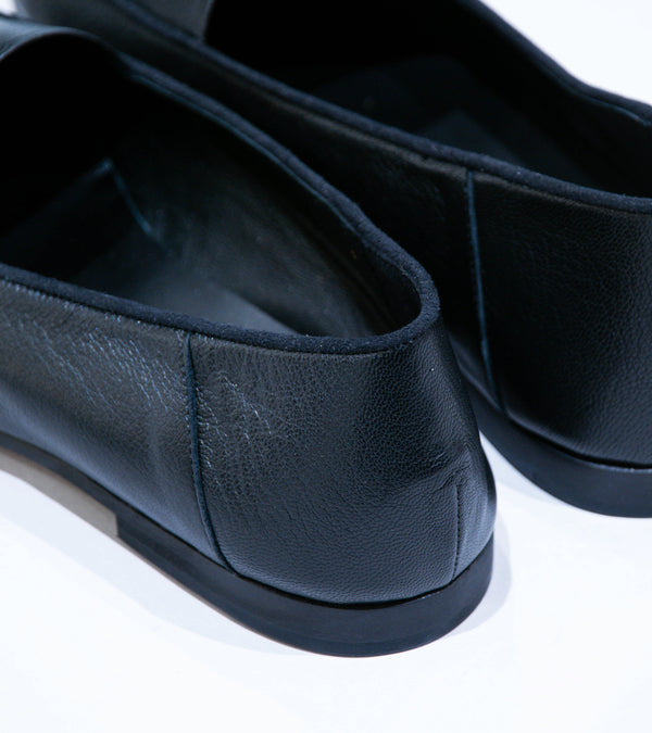Hender Scheme 'Oval Moca Shoes' (Black)