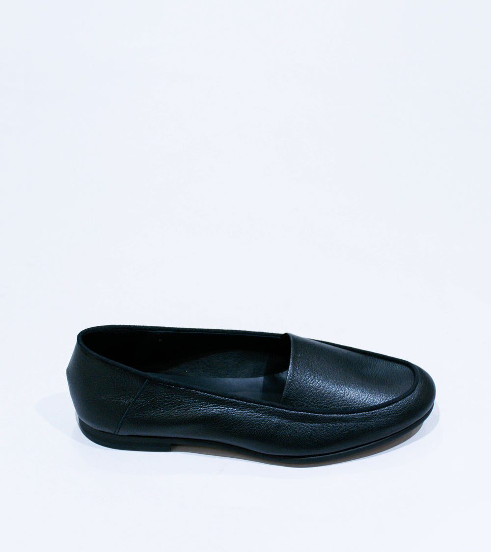 Hender Scheme 'Oval Moca Shoes' (Black)
