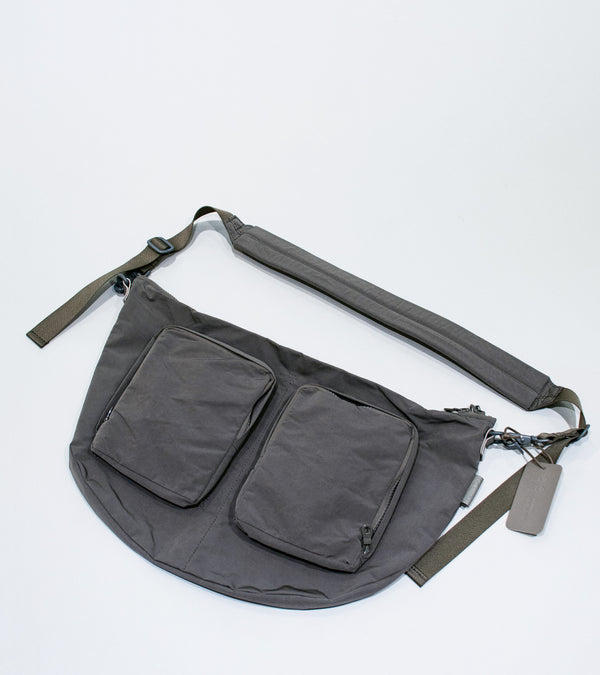 Amiacalva 'Split Yarn Bodybag' (Grey)