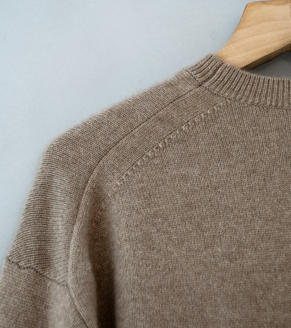 Auralee 'Baby Cashmere Knit P/O' (Natural Brown)